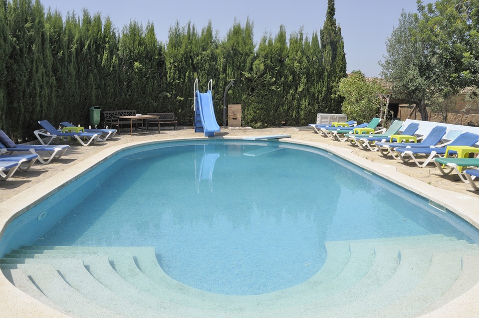 Oválný bazén je velmi populární. 