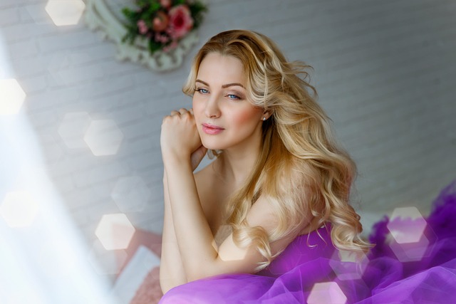 žena bez podprsenky
